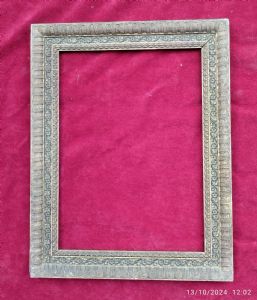 cornice in pastiglia dorata a mecca molto lavorata e raffinata  primi XIX° sec. luce cm.35x25 est.44x34